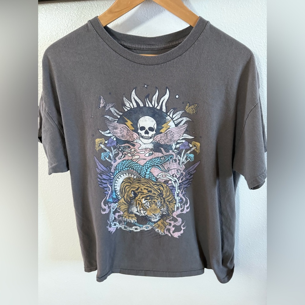 Goodie Two Sleeves  gray/black Graphic Tee fairy/goth core women’s size XL